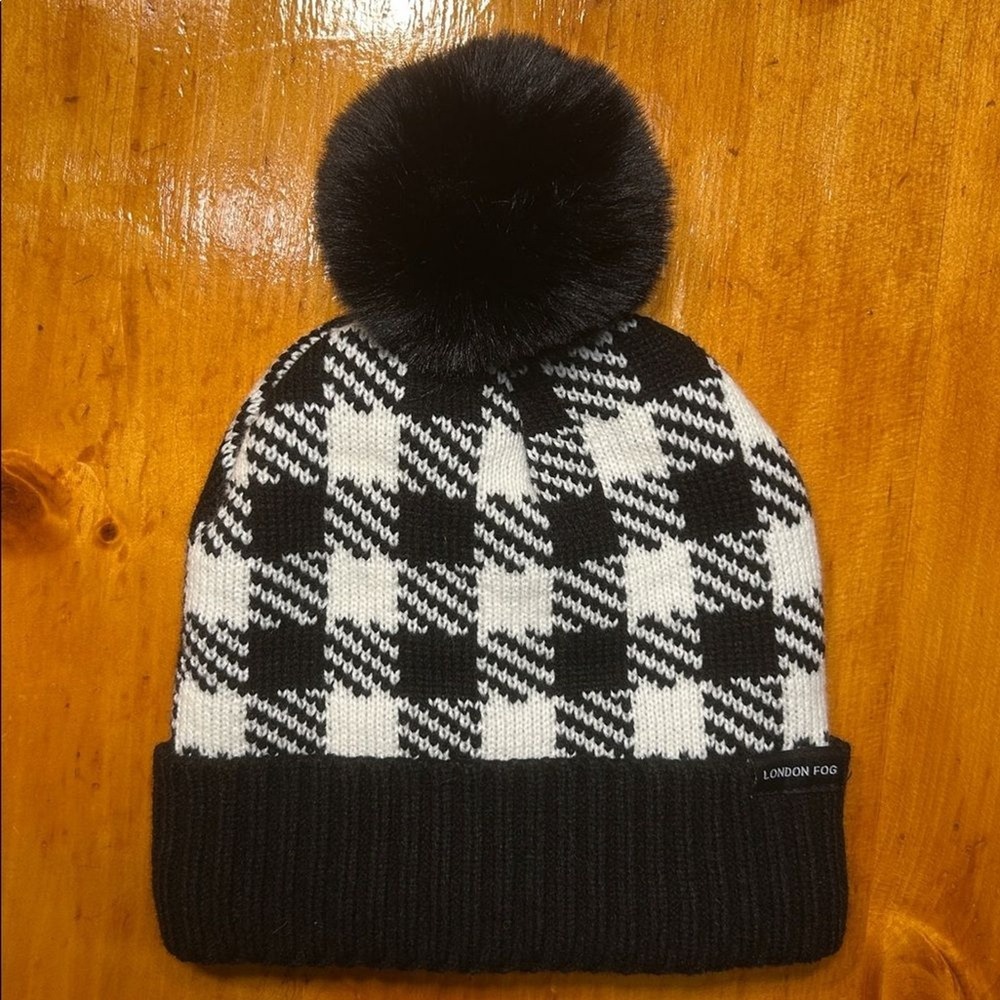 London Fog Y2K Skater Streetwear Buffalo Plaid Knit Beanie Faux Fur Pom Hat